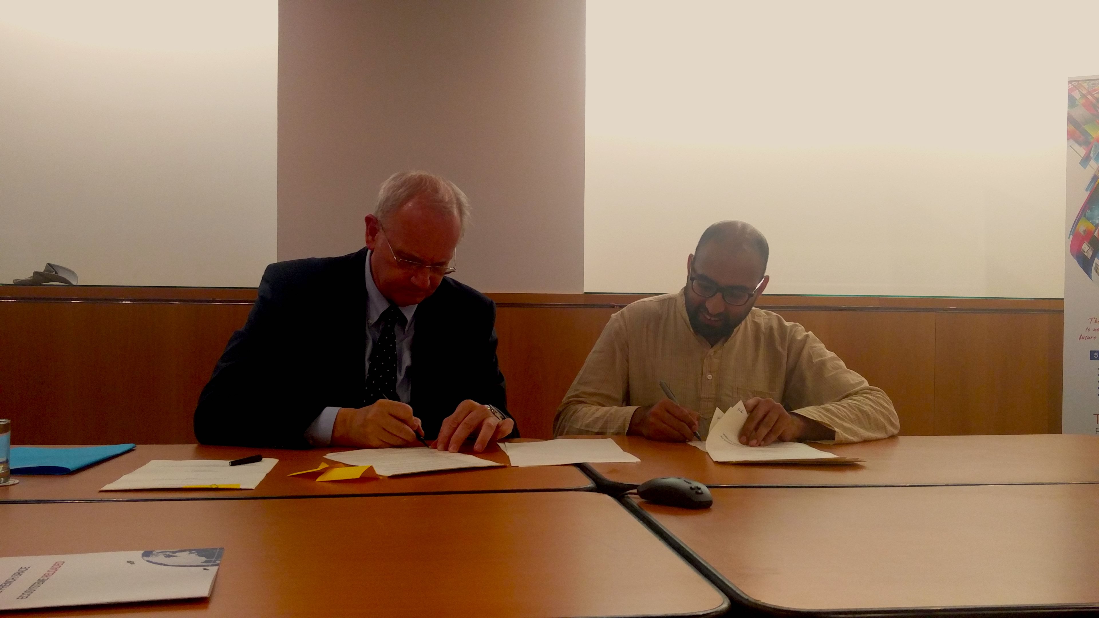 CNES and satsearch sign agreement at Toulouse Space Show 2018 to support future space systems engineering CNES and satsearch sign agreement at Toulouse Space Show 2018 to support future space systems engineering